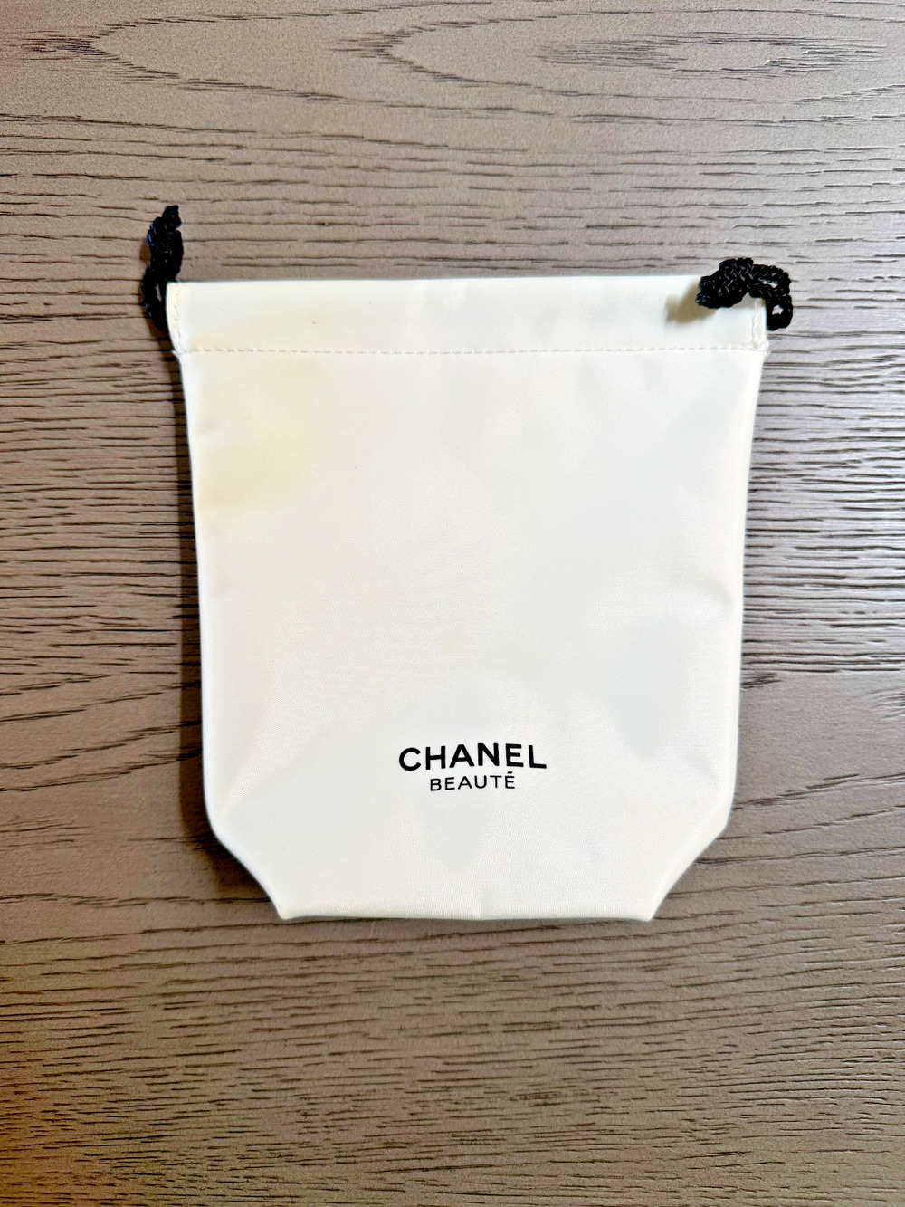 CHANEL Beauté White Drawstring Cosmetic Pouch Dust Bag 7” Beauty GWP